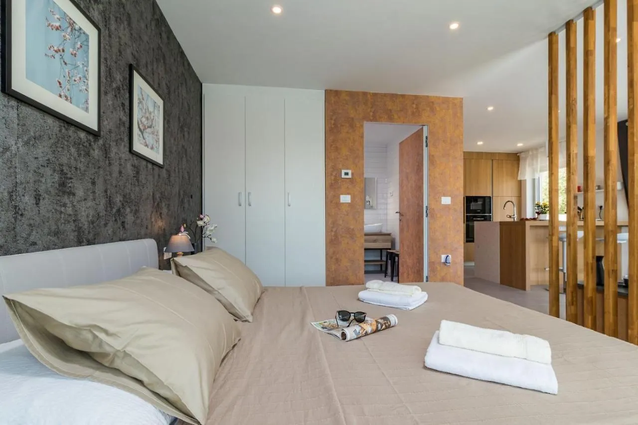Cubic Villa Peroj 0*,